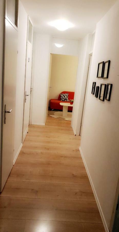 Sehr Schoene Drei Zimmer Deluex Wohnung In Зинделфинген Екстериор снимка