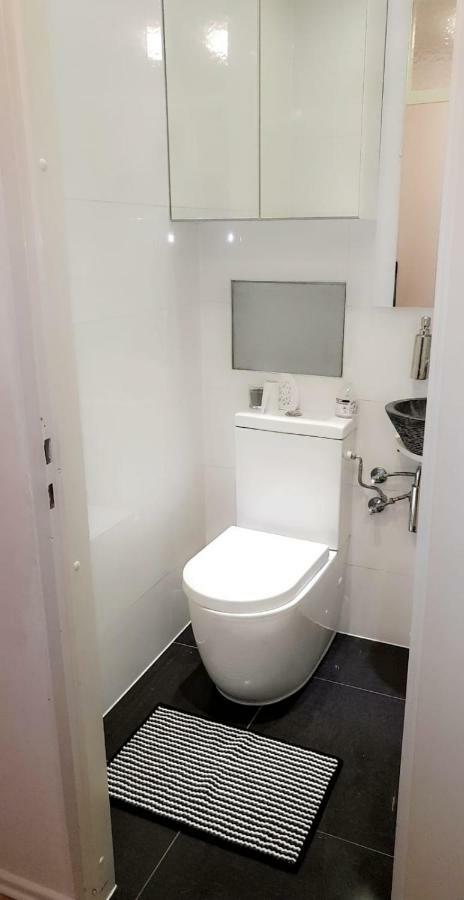 Sehr Schoene Drei Zimmer Deluex Wohnung In Зинделфинген Екстериор снимка