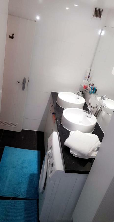 Sehr Schoene Drei Zimmer Deluex Wohnung In Зинделфинген Екстериор снимка