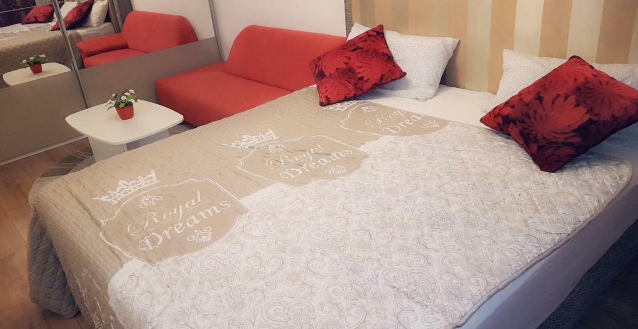 Sehr Schoene Drei Zimmer Deluex Wohnung In Зинделфинген Екстериор снимка